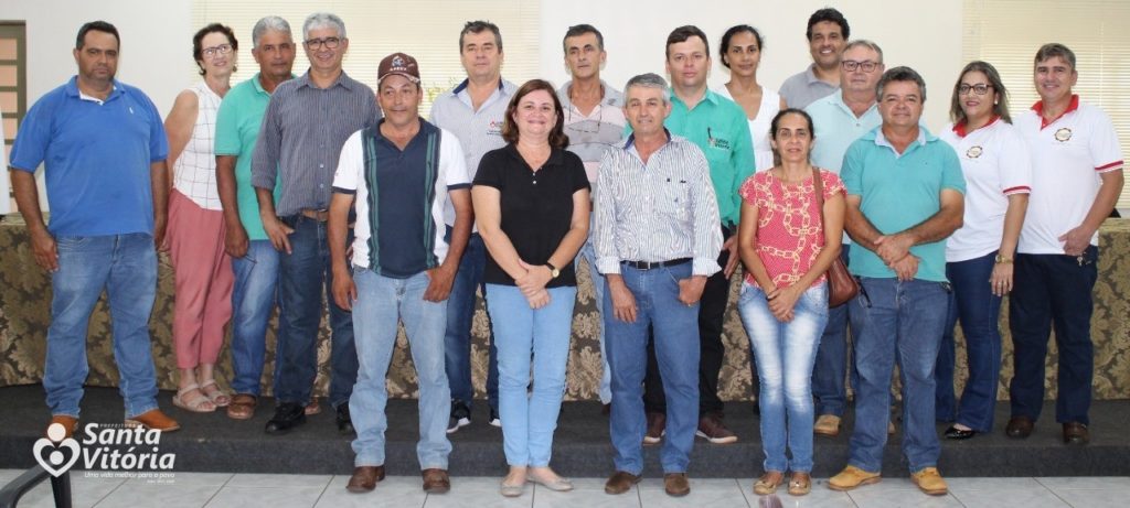 Santa Vitória realiza reunião com produtores e empreendedores para apresentação do SIMC