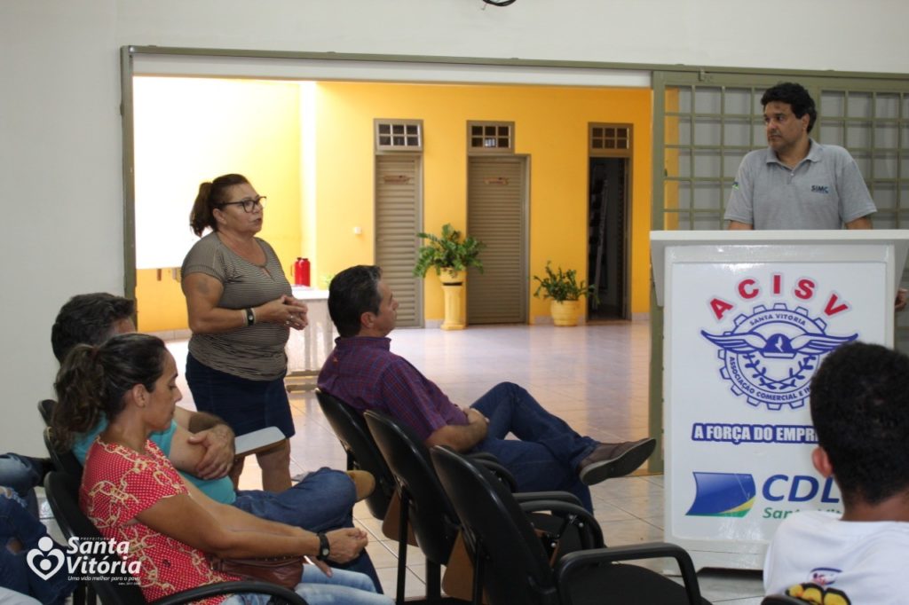 Santa Vitória realiza reunião com produtores e empreendedores para apresentação do SIMC